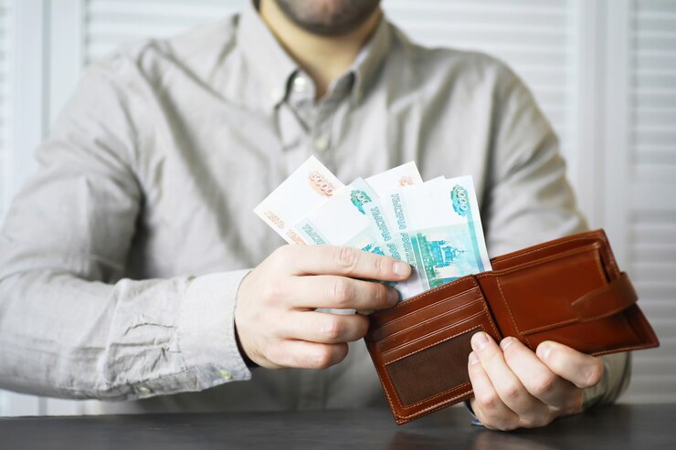 В России предложили индексировать зарплату чаще раза в год
