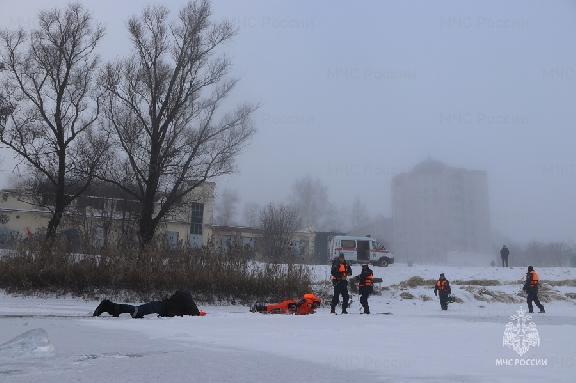 Тамбовские спасатели провели учения по спасению человека, провалившегося под лёд