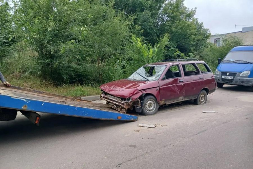 На улице Мичуринской в Тамбове эвакуировали брошенные автомобили