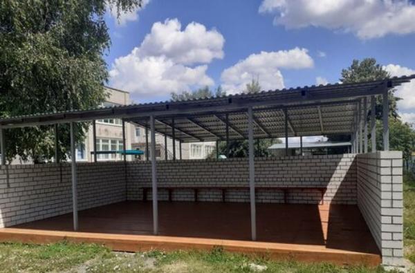 В 12 детских садах Тамбова обновят теневые навесы