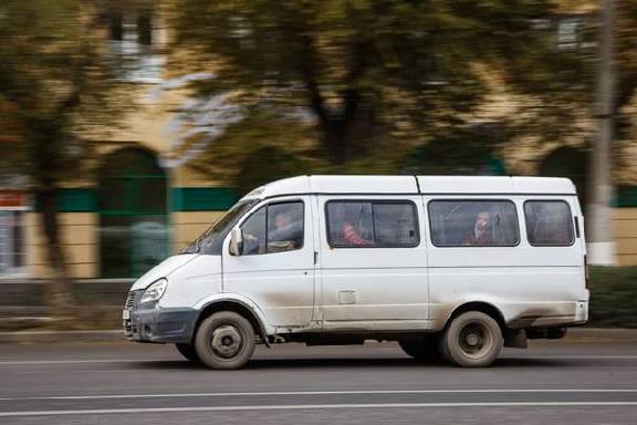 Жители Петровского района жалуются на малую вместимость маршруток
