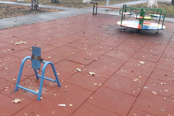 Новый парк в Мичуринске благоустроили со множеством нарушений
