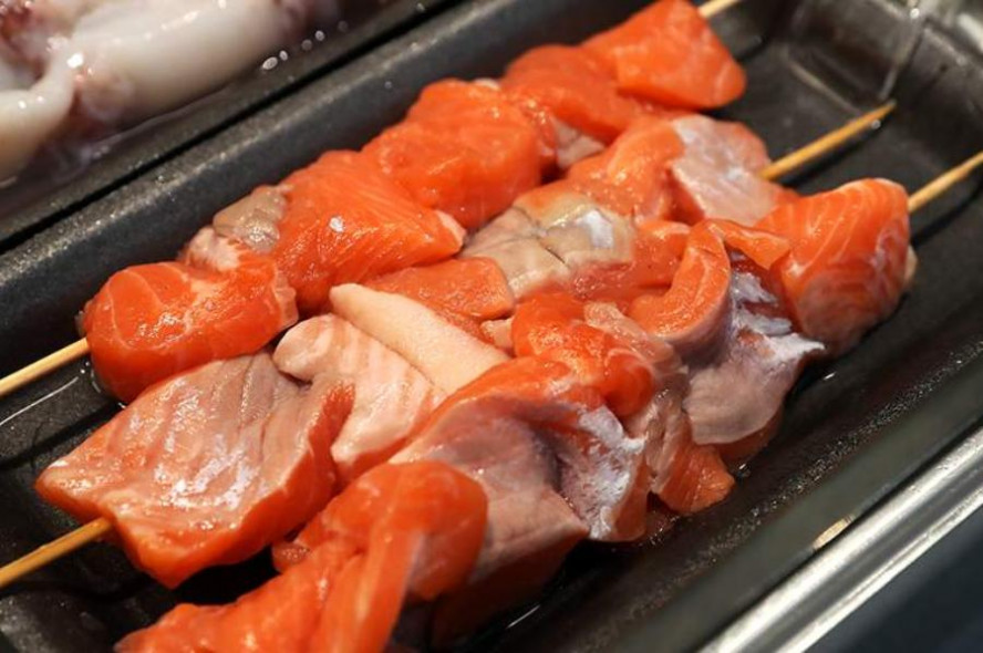Эксперт рассказал об опасности блюд из сырой рыбы и морепродуктов