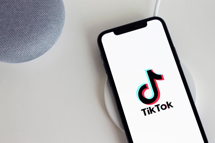 TikTok сделает приватными аккаунты подростков младше 16-ти лет