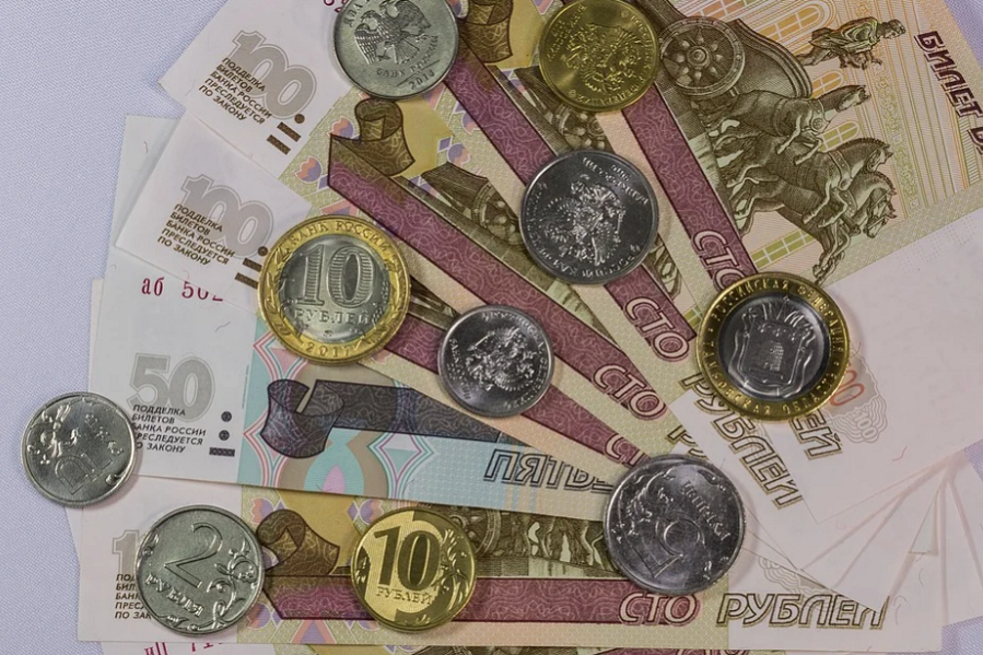 К февралю курс рубля упадет до минимальных значений с начала года