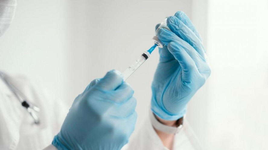 Регионы начали закупать обновлённую вакцину от коронавируса "Спутник Лайт"