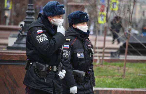 Кассирам и полицейским рекомендовано носить маски и перчатки