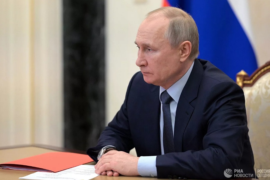 Путин заявил об улучшении ситуации с коронавирусом благодаря длинным выходным