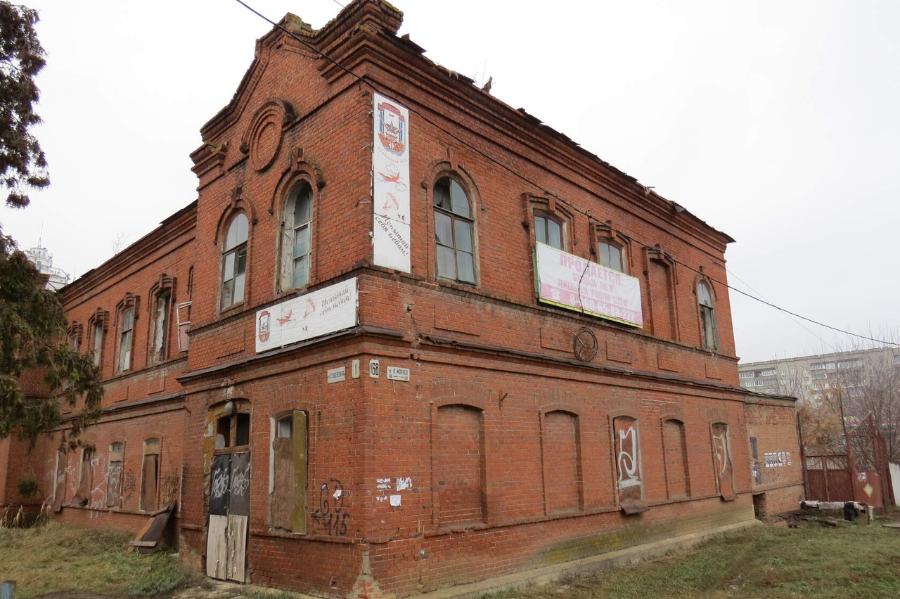 В Тамбове суд обязал собственника здания бывшего аэроклуба сохранить строение