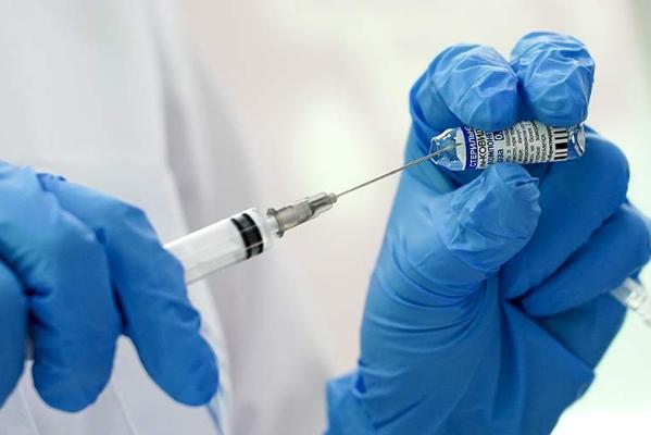 Эпидемиолог заявил об эффективности вакцины "Спутник" от штамма "кентавр"