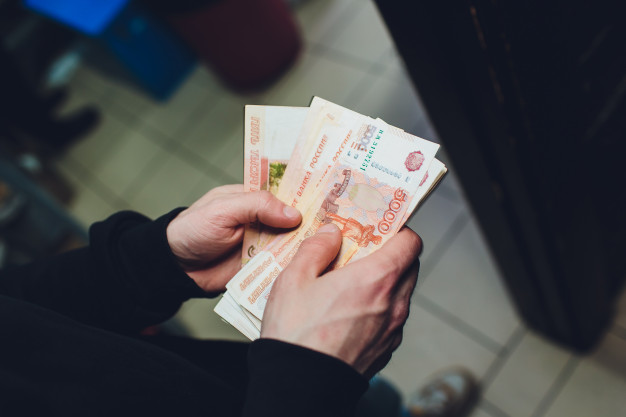 Жители Тамбовской области перевели мошенникам почти два миллиона рублей