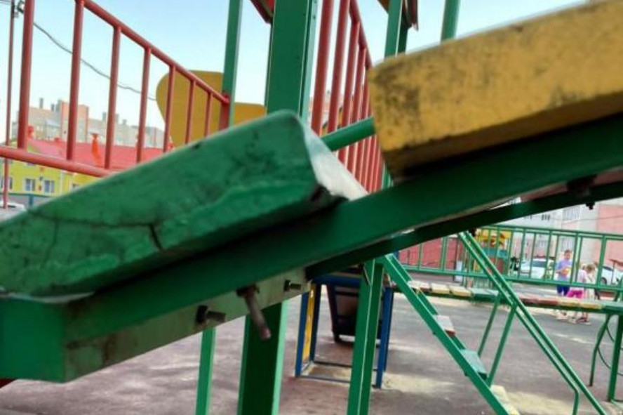 В Тамбове ребенок травмировался на детской площадке
