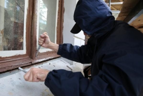 В Пичаевском районе мужчина незаконно проник в дом приятельницы