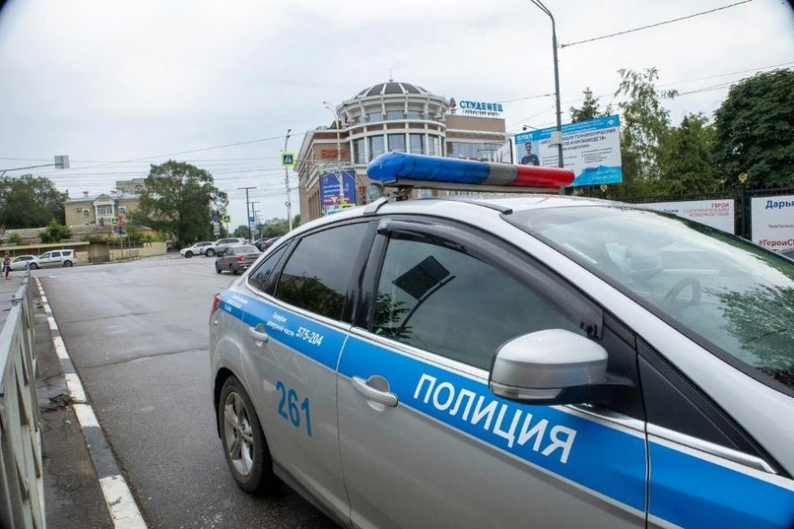 Двое тамбовчан подожгли автомобиль "Lexus" из-за бытового конфликта