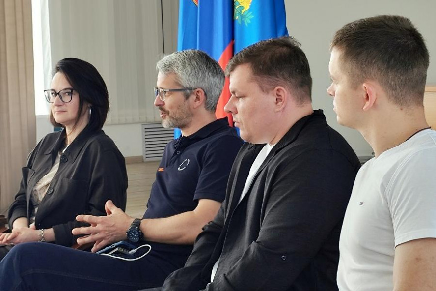 В администрации Тамбовского округа стартовал проект "ПолитЗавод" для активной молодёжи