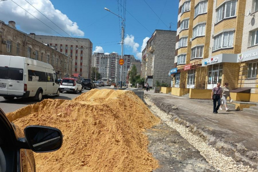 Центр Тамбова обновляют: на трех улицах меняют асфальт, бордюры и освещение
