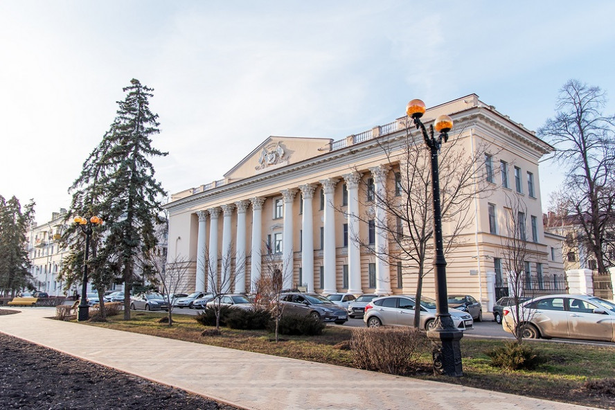 Итоги дня: замена квартальных сетей отопления в Тамбове, возгорание кровли суконной фабрики в Моршанске, делегация из Ганы в Котовске
