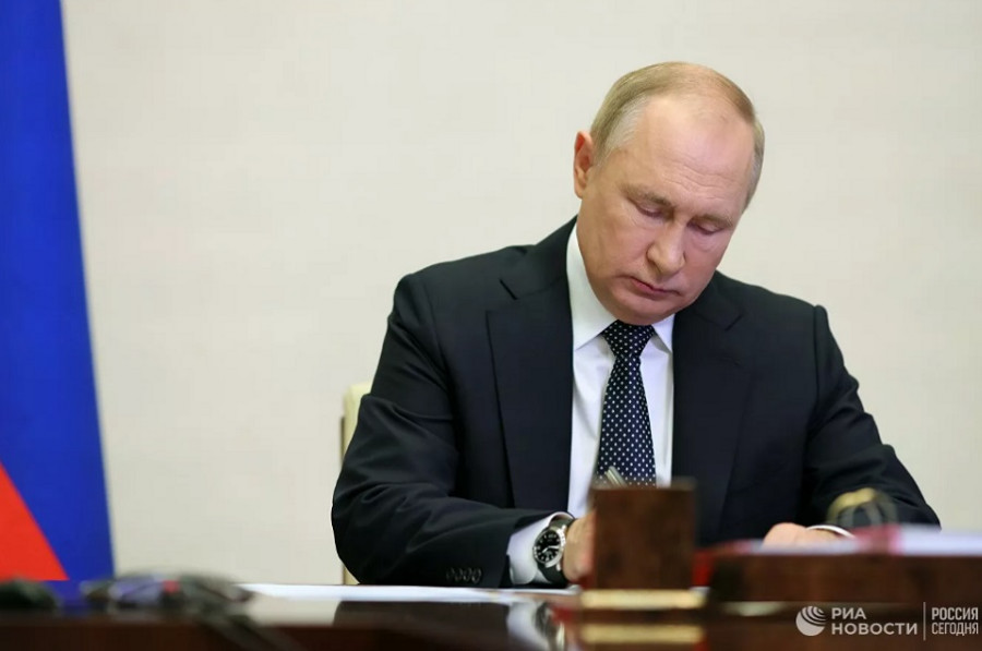 В Кремле назвали условие ревакцинации Путина от коронавируса