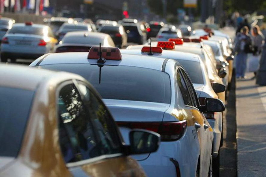 Большинство новых требований закона о такси отложат до 2024-2025 годов