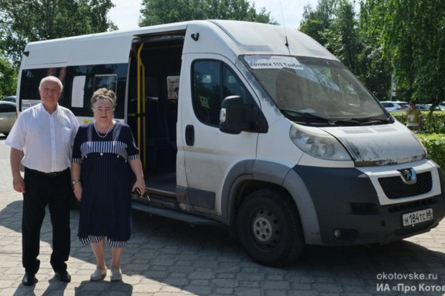 Из Котовска в зону СВО отправился ранее работавший на городских маршрутах микроавтобус