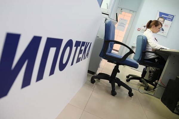 Российские банки начали поднимать ставки по ипотеке