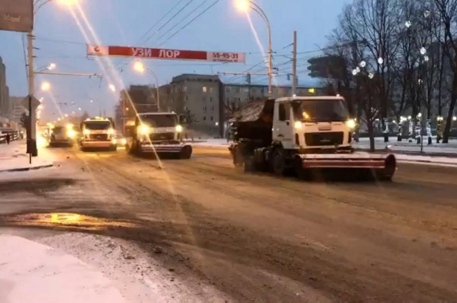 Дорожные службы в Тамбове устраняют последствия снегопада