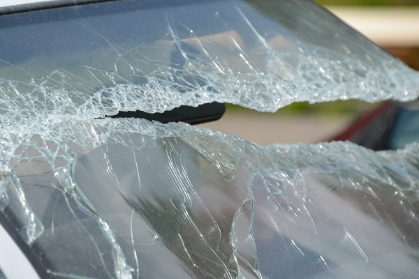 В Уварове мужчина разбил стекло автомобиля и украл оттуда кошелек