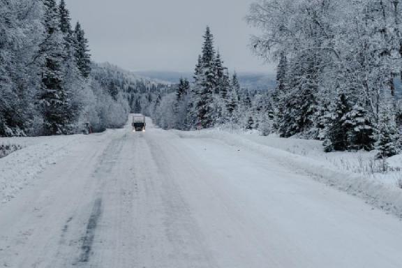 На трассе Тамбов-Пенза из-за сильного снегопада ограничили движение транспорта