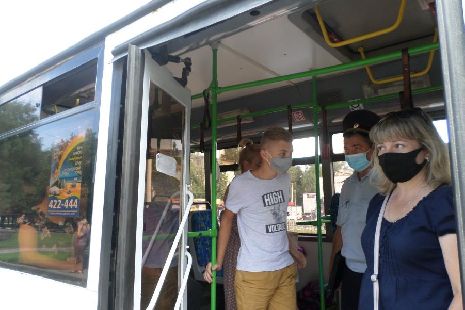Кондукторы и водители автобусов в Тамбове продолжают нарушать масочный режим