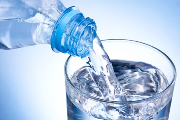 Роскачество нашло нарушения в 65 марках питьевой воды