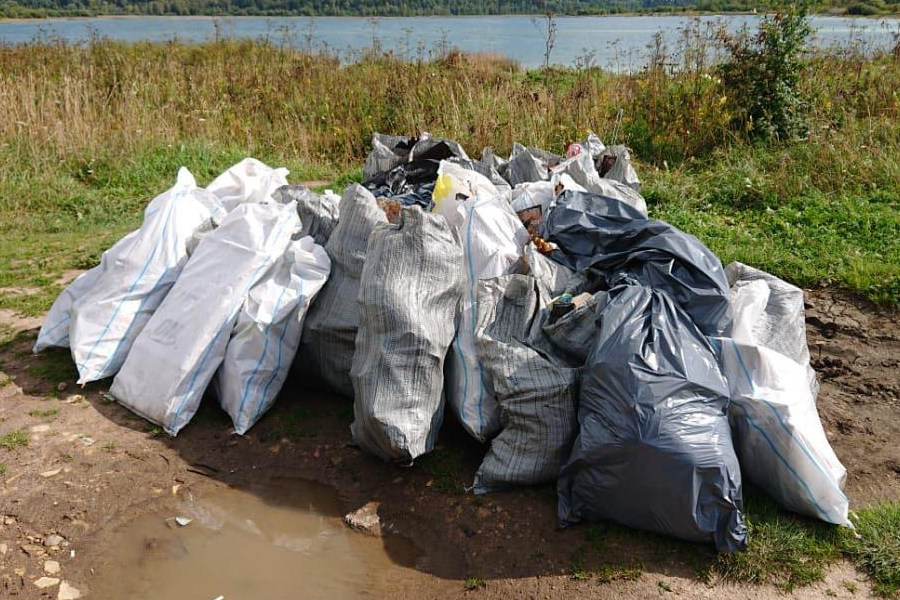 Возле тамбовских рек собрали 1,5 тысячи мешков мусора