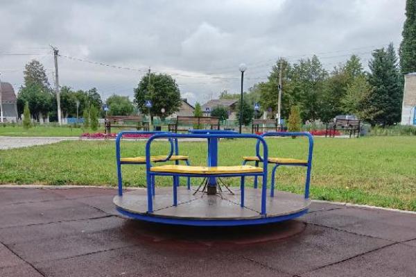Детскую игровую площадку в Умёте отремонтировали только после вмешательства прокуратуры
