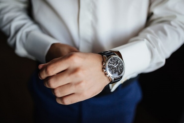 Житель Моршанского района продавал поддельные наручные часы известных брендов