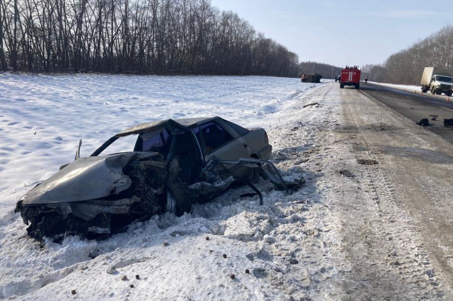 В Уваровском районе водитель Daewoo Espero погиб при столкновении с грузовиком