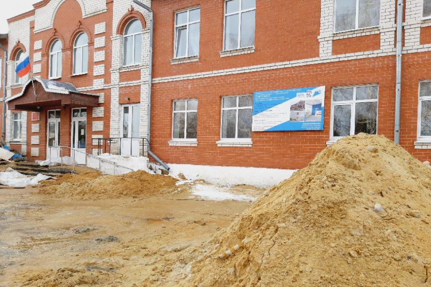 Ремонт школы в селе Хитрово Рассказовского района продолжается