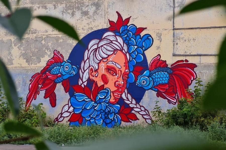 Улицы Тамбова украсили новые граффити ко Дню флага