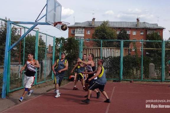 В Котовске прошел ежегодный городской турнир по стритболу