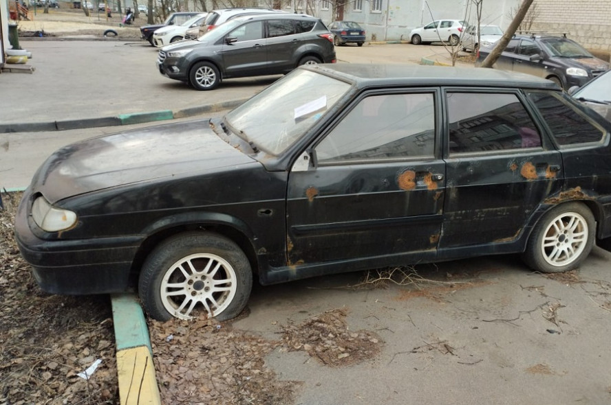 В Тамбове ищут владельца брошенного автомобиля на Полынковской 