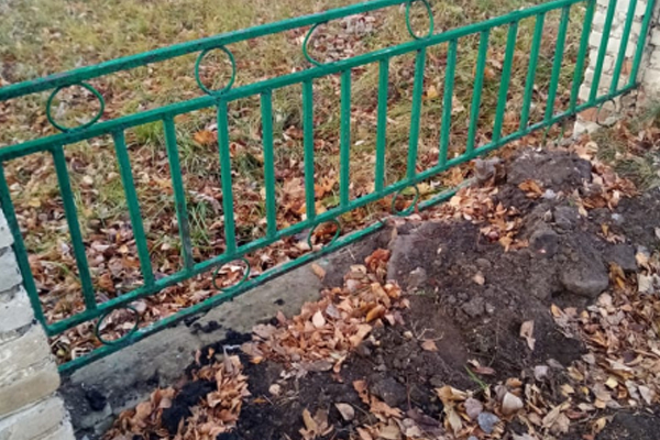 В Уварове с территории школы украли забор