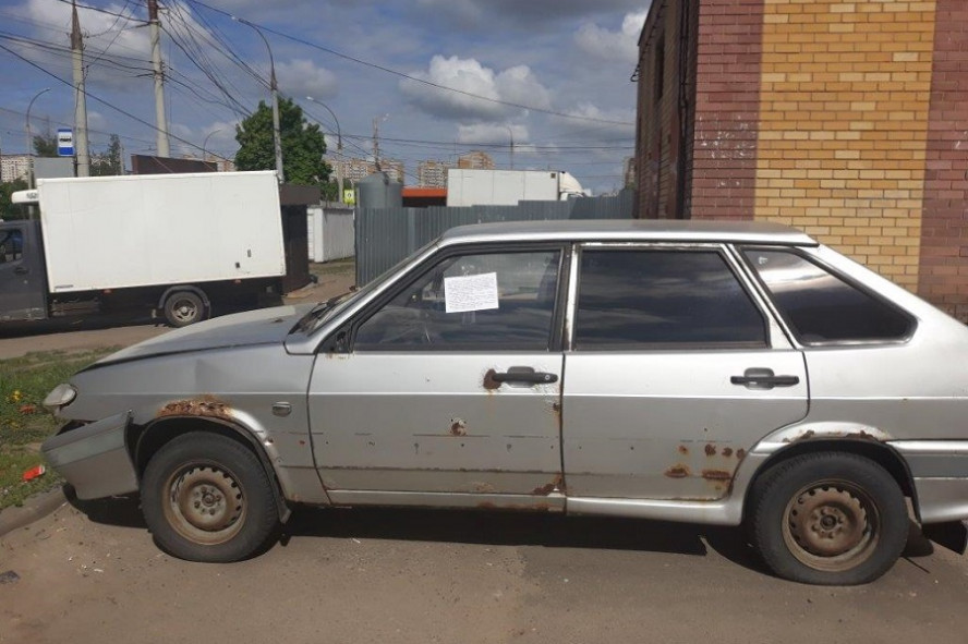 В Тамбове на Мичуринской выявлен очередной брошенный автомобиль