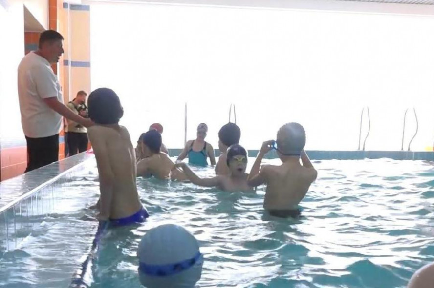 Воспитанников пришкольных лагерей Тамбова бесплатно обучают плаванию