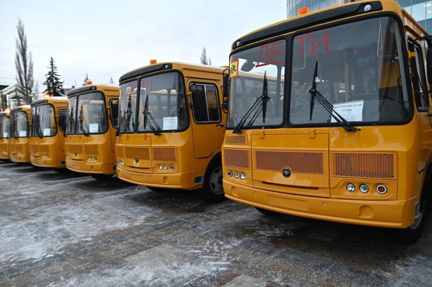 Тамбовская область получила 49 школьных автобусов и 13 машин скорой помощи