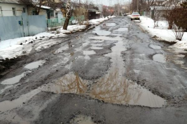 Тамбовчане уже 17 лет просят отремонтировать дорогу по улице Усиевича