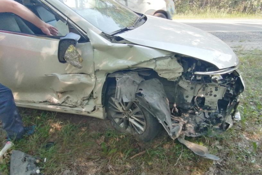 Под Тамбовом пожилой водитель "Daewoo Nexia" врезался в "Toyota Camry": есть пострадавший