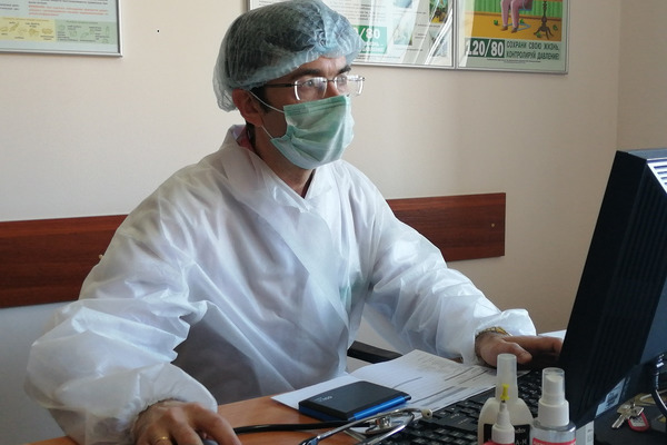 Тамбовские врачи напомнили об опасности лечения коронавируса по советам из интернета