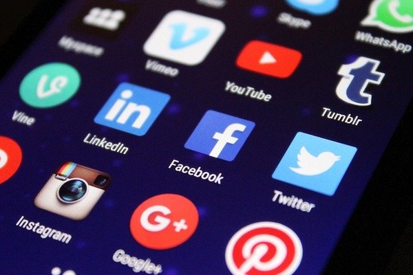 В Госдуму внесли законопроект об обязательном создании госорганами страниц в соцсетях
