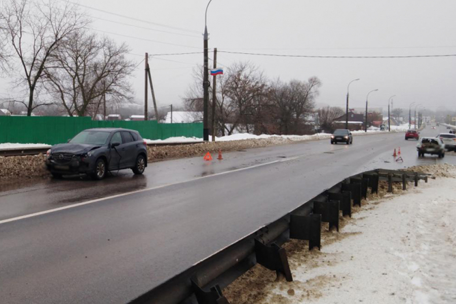 На Рассказовском шоссе в Тамбове столкнулись два автомобиля