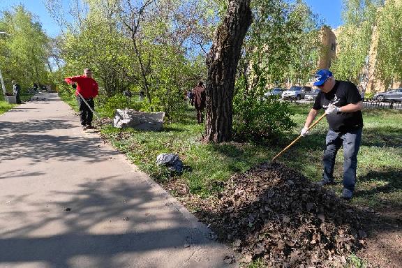 Жители Котовска приняли участие в общероссийском субботнике "Зеленая весна"