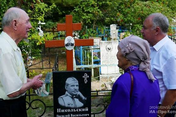 Муниципалитет помог узнику концлагерей с установкой памятника на могиле участника ВОВ