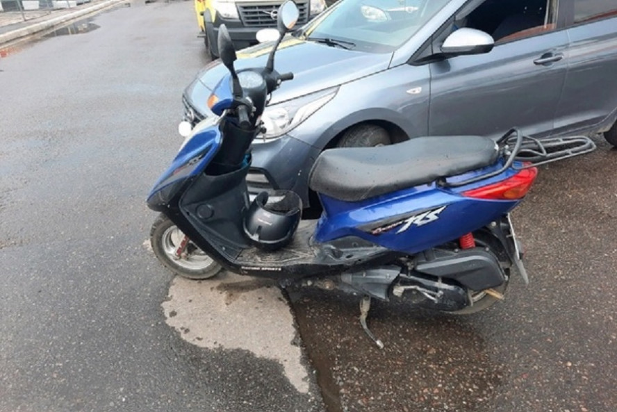 В Тамбове 58-летний мотоциклист устроил ДТП на парковке